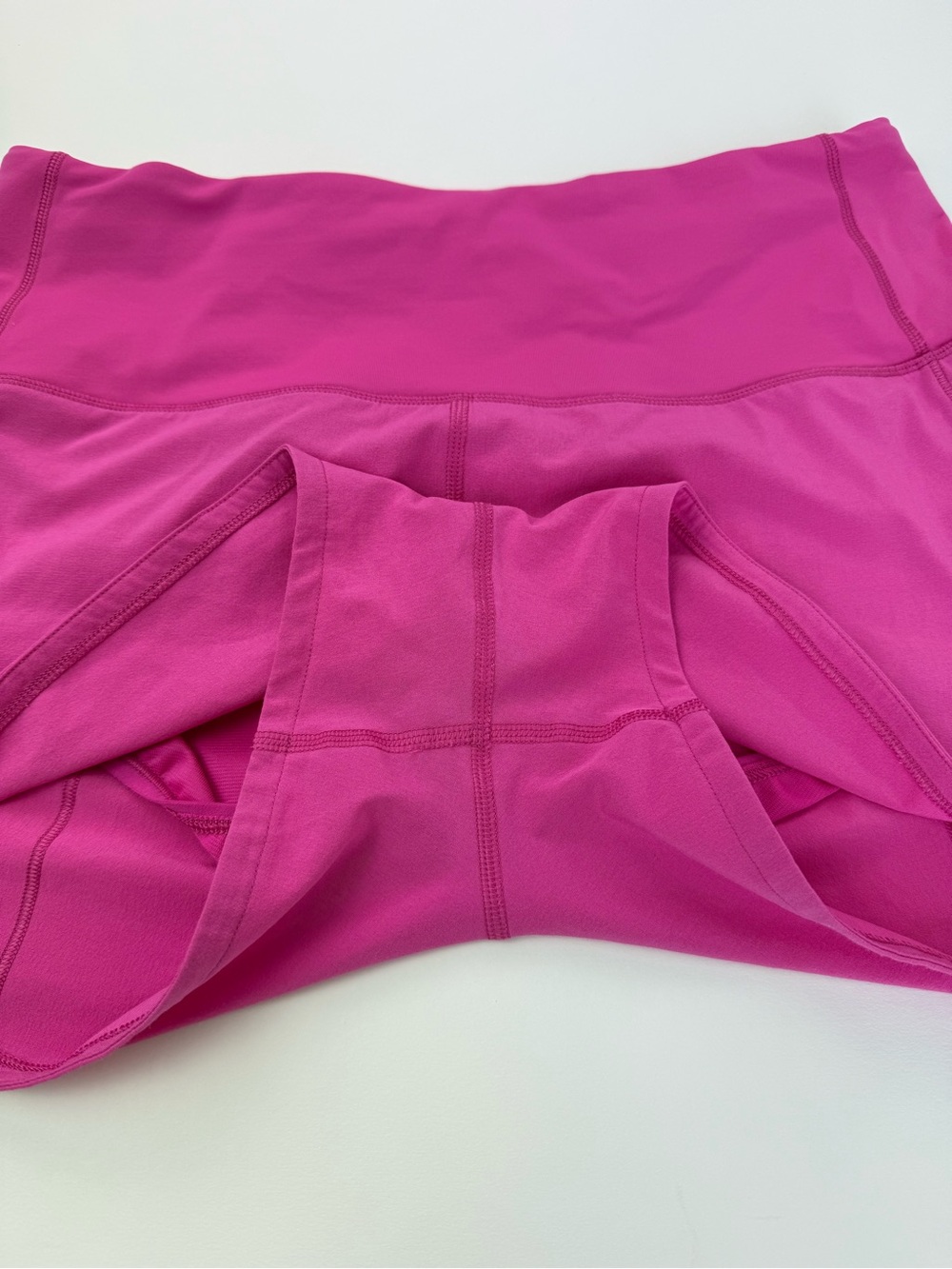 Lululemon Speed Up High-Rise Short 2.5"
Sonic Pink sz 6 - Picture 4 of 9